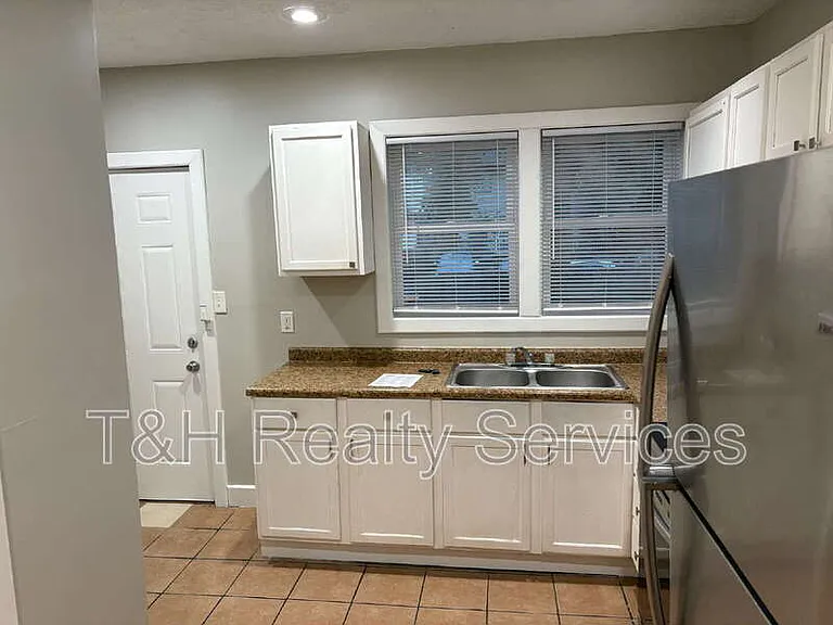 2923 N Delaware St — Photo 8
