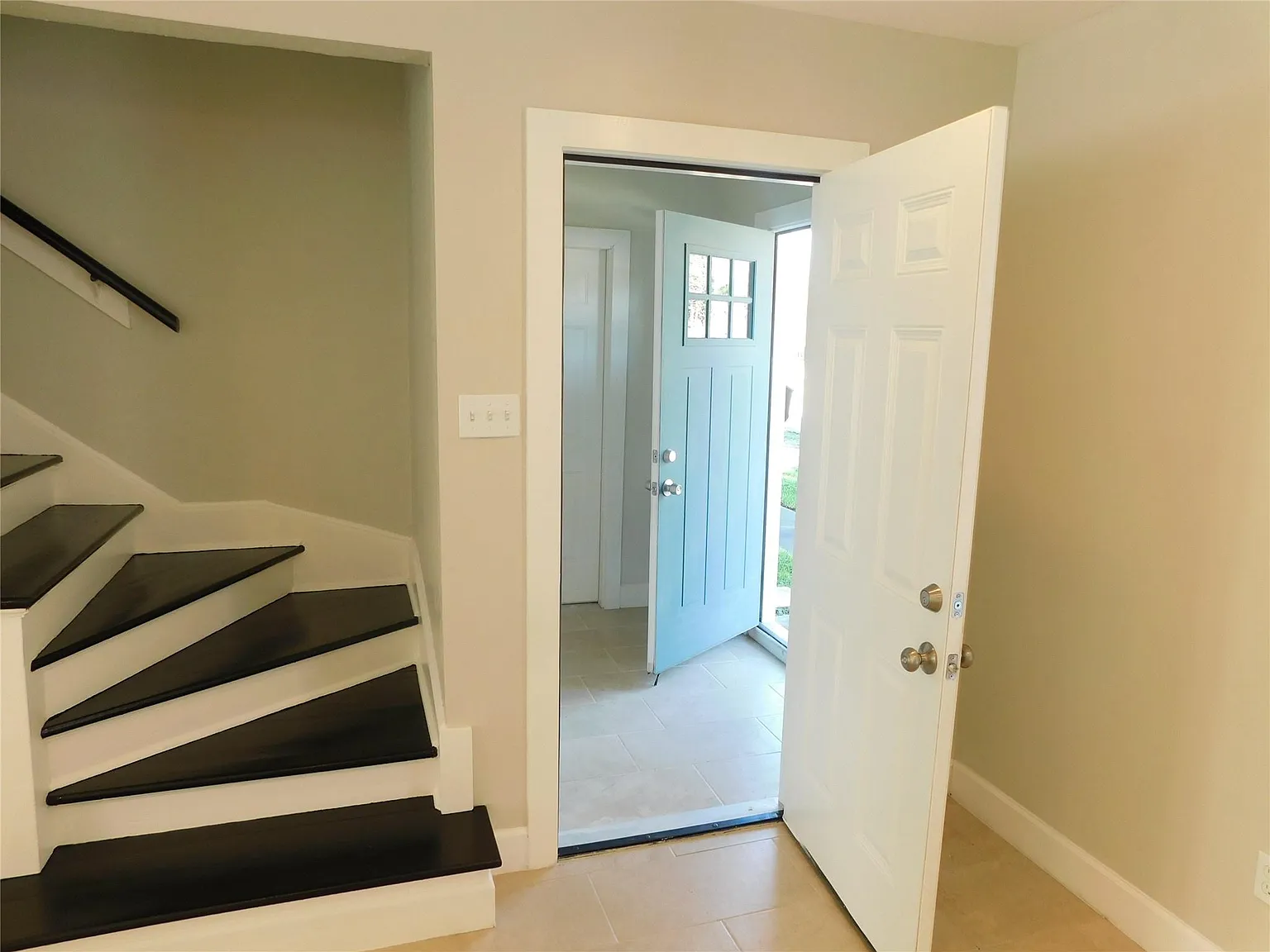 2 bed, 1.0 bath, 1140 sqft, $1,650 — Photo 2