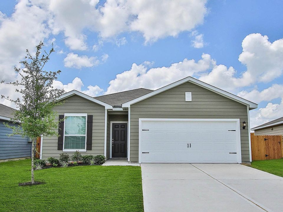 This beautiful single story home has siding and front yard landscaping