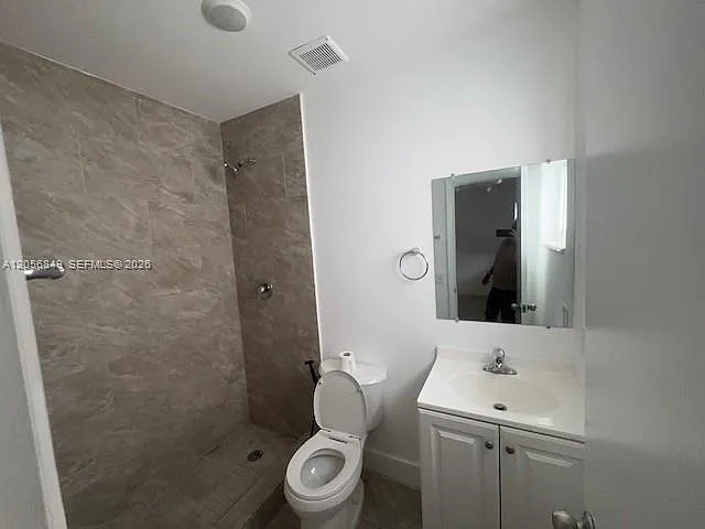 920 SE 2nd Ave #7 — Photo 7