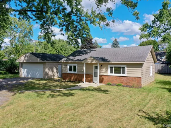 6194 Wilson Dr, Waterford, MI 48329