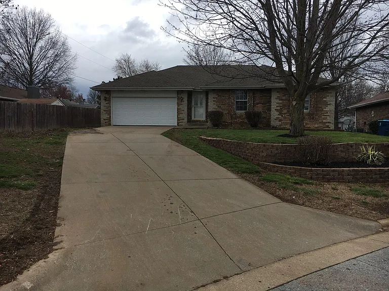 601 Cypress Ave — Photo 1