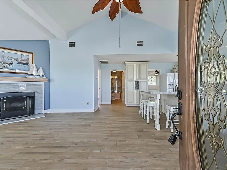 1578 Railroad Ave — Photo 3