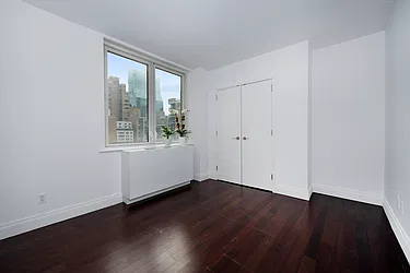 Rented by R New York