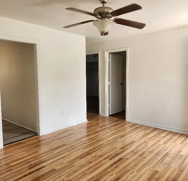 4835 N Old Laurens Rd #F — Photo 5