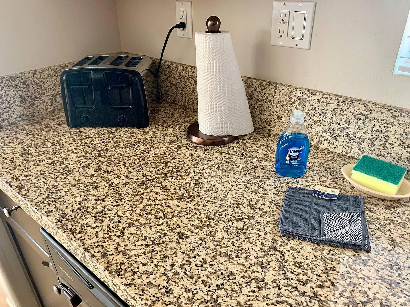 6 bed, 2611 sqft, $4,400 — Photo 3