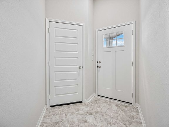 5th image of 3060 Plateau Dr