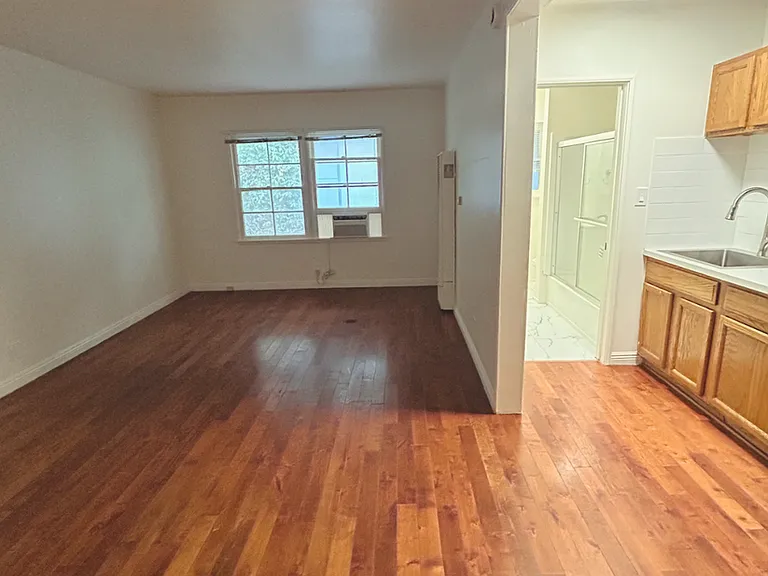 645 S. Burnside Ave. — Photo 20