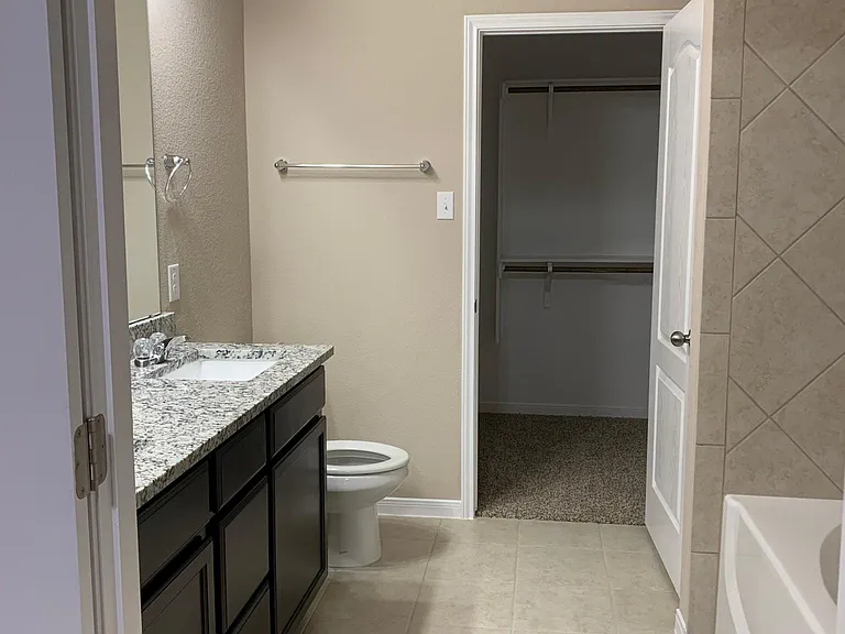 2406 Petersburg Ln — Photo 23