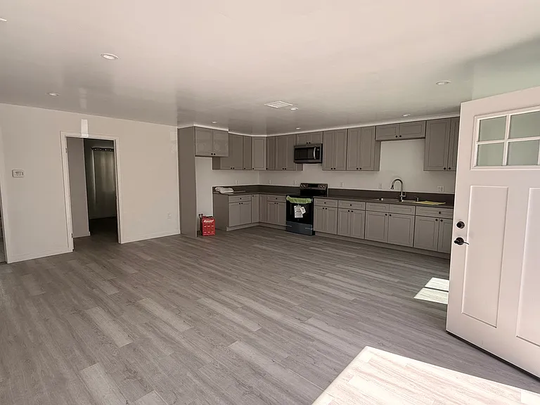 6750 S Arlington Ave — Photo 6
