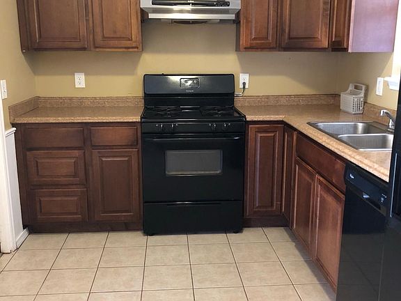 3rd image of 4721 Crest Pl