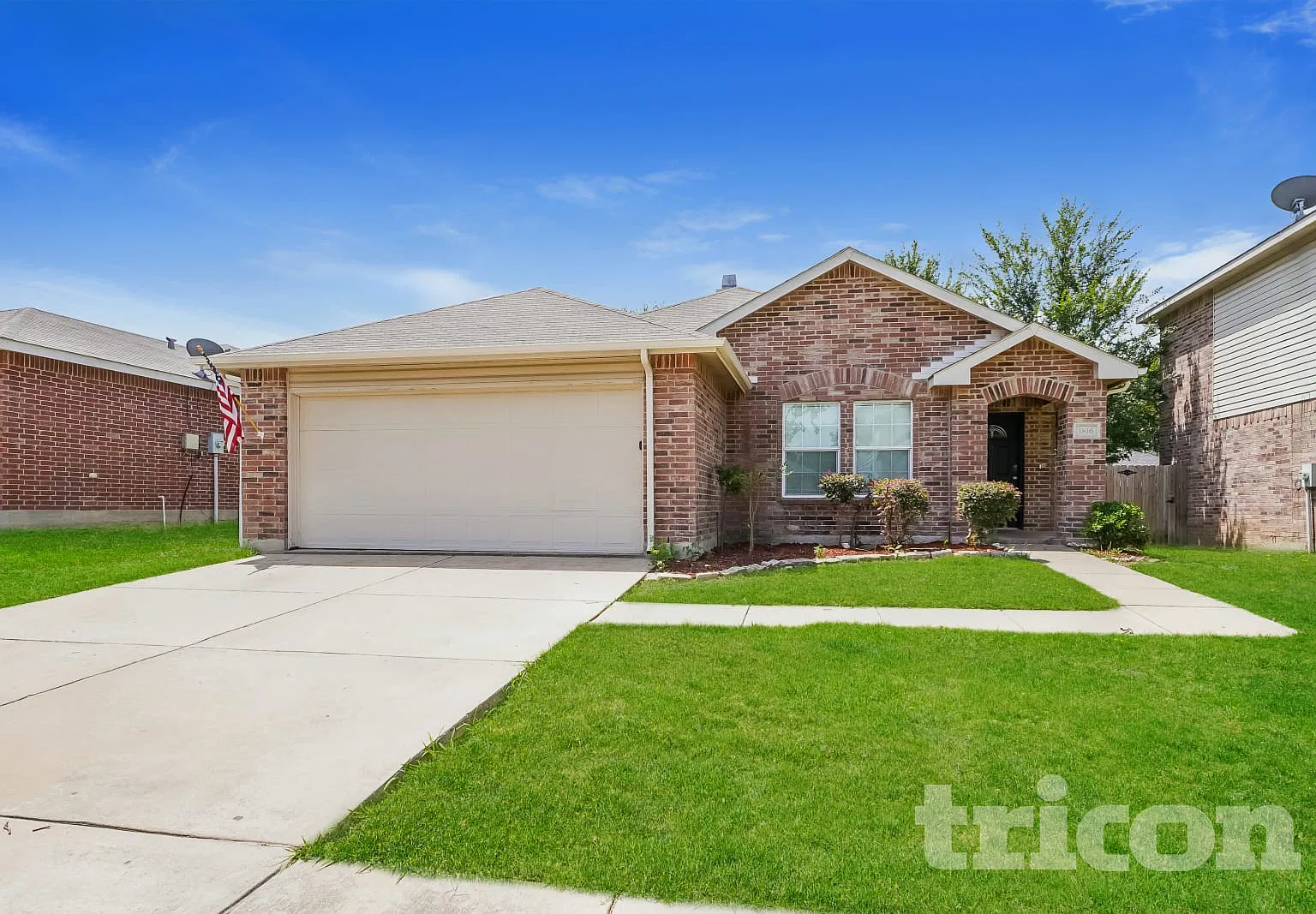 1816 Diamond Lake Trl Justin TX — Photo 1