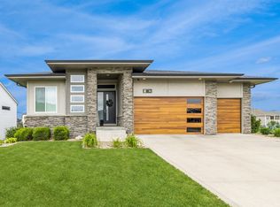 905 NE Badger Ln, Waukee, IA 50263