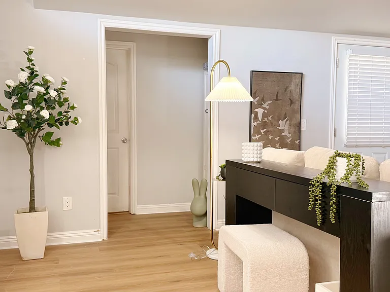 1048 N Hermosa Dr — Photo 11
