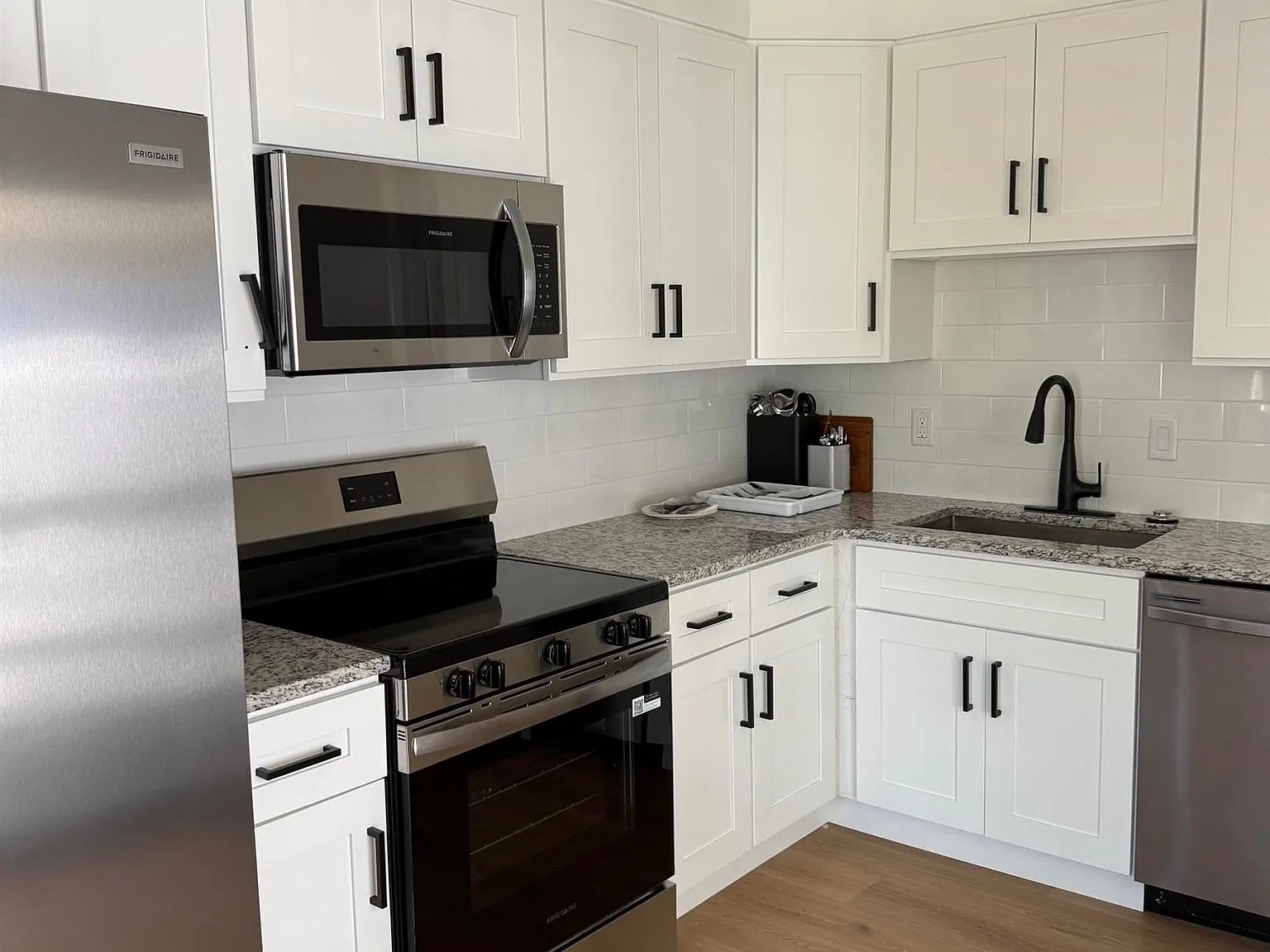 2 bed, 1.0 bath, $2,500 — Photo 2