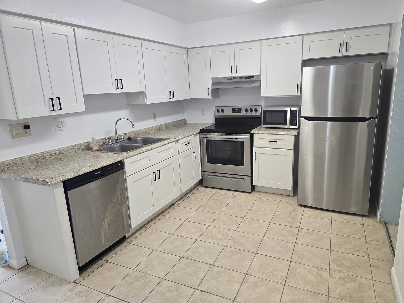 2 bed, 840 sqft, $1,250 — Photo 3