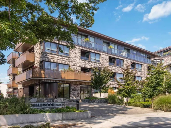 1018 Pentrelew Pl #303, Victoria, BC V8V 4J4