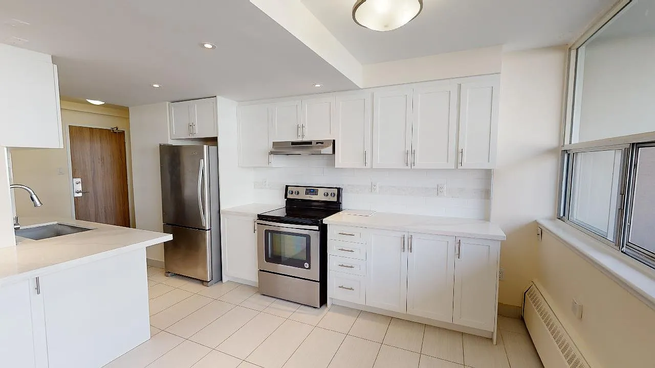 66 Broadway Avenue Toronto — Photo 1