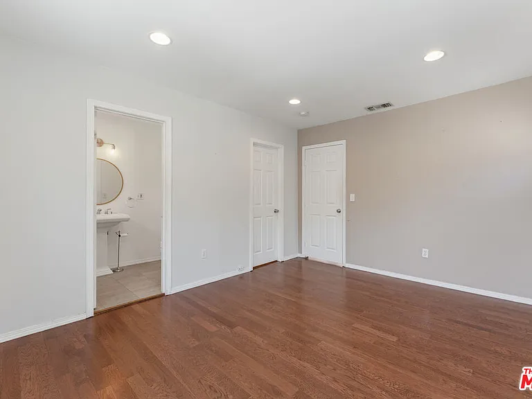 422 James St — Photo 15