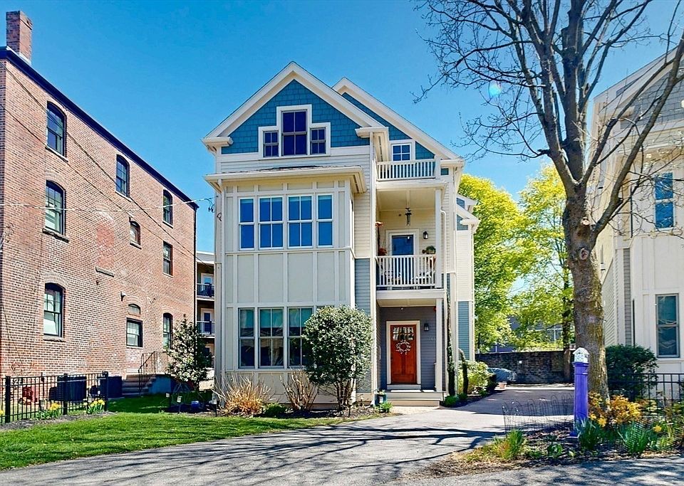 1st image of 16-16A Meehan St #1