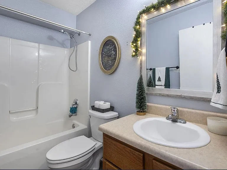 327 S Red Ave — Photo 12