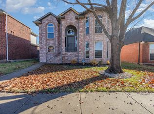 840 Winding Creek Dr, Mesquite, TX 75149