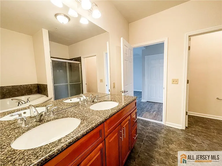 105 Regency Pl — Photo 21