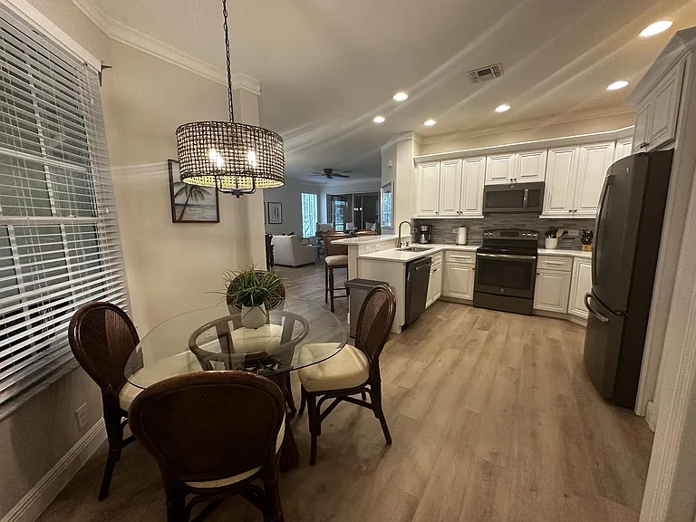 8837 E Bay Cir — Photo 3