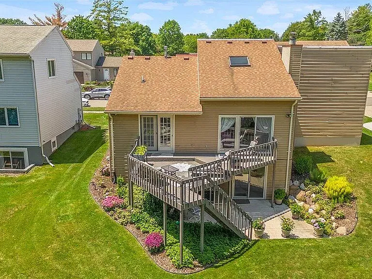 2352 Graystone Dr — Photo 2