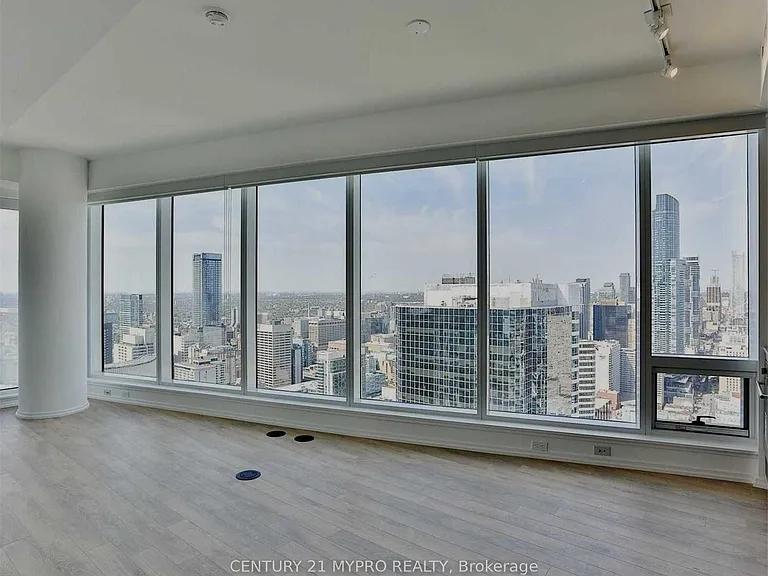 197 Yonge St #2312 — Photo 2