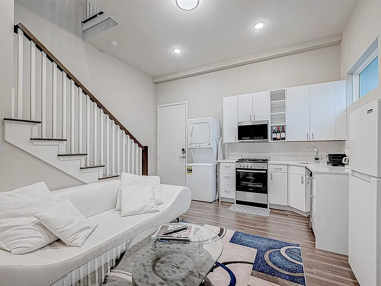 5722 Cullen Blvd #A — Photo 6