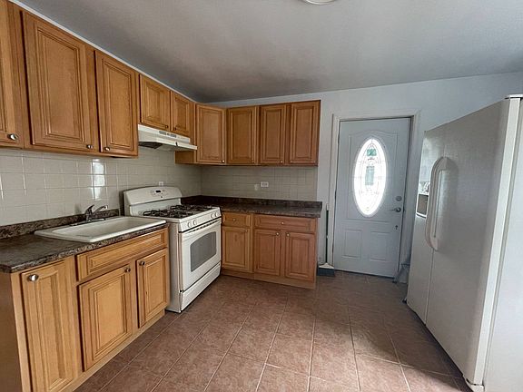3rd image of 229 Burgher Ave