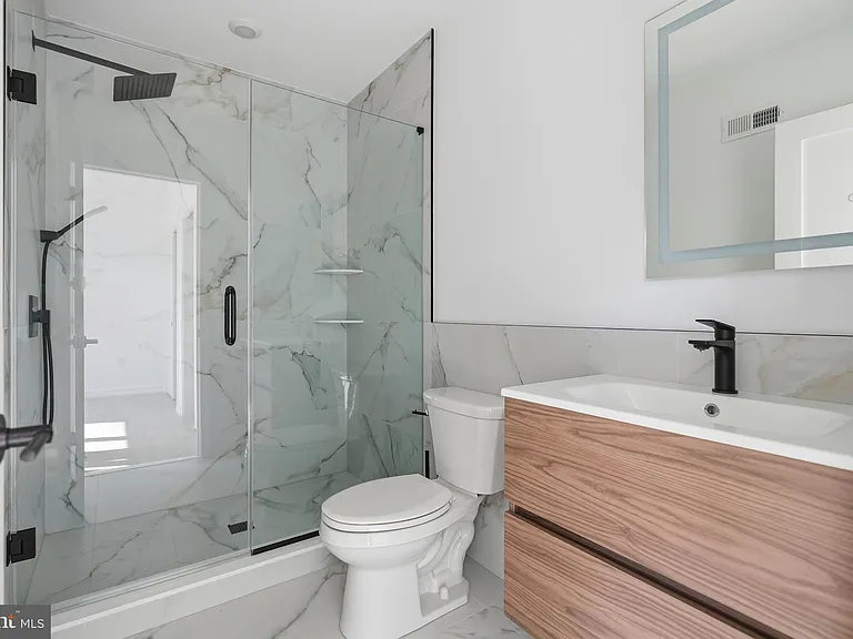 209 New St #6C — Photo 14