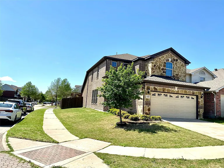 621 Fleming St — Photo 3
