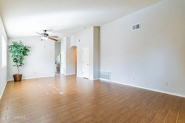 3 bed, 1581 sqft, $2,100 — Photo 4