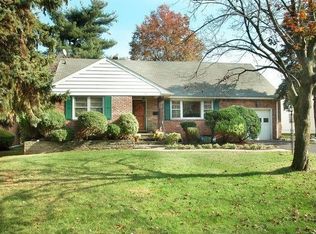 68 Lefferts Ln, Clark, NJ 07066