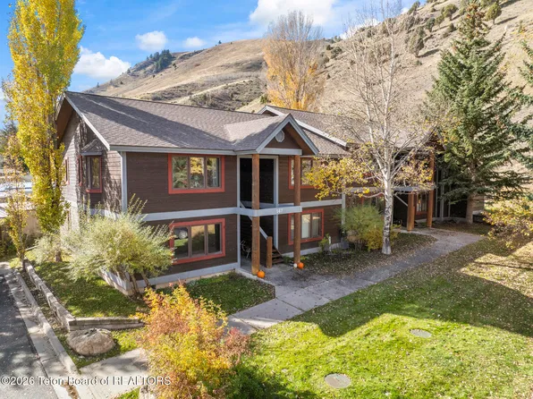 569 N Cache St APT B-6, Jackson, WY 83001