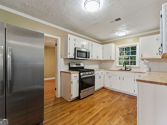 2nd image of 2292 Camp Ground Rd SW