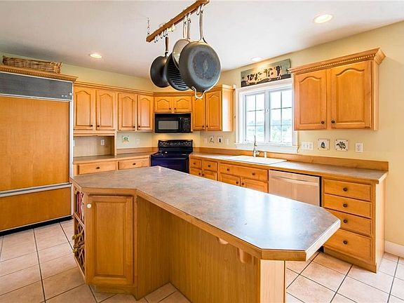 5th image of 16 Clearwater Dr #16