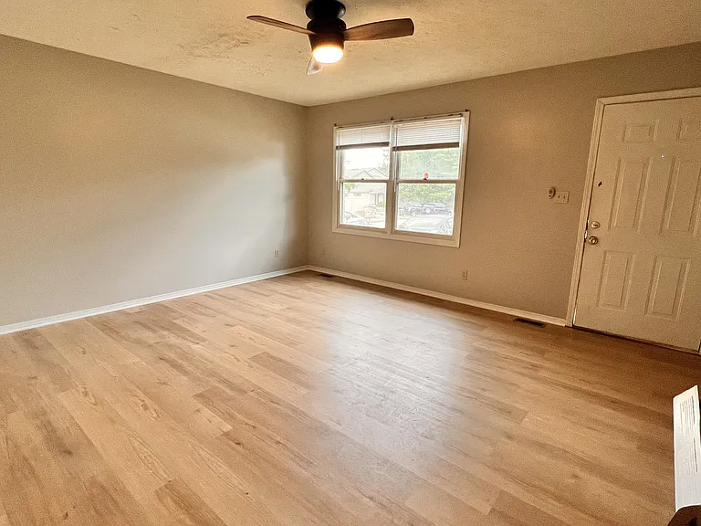 1383 W Allen St #B2 — Photo 20