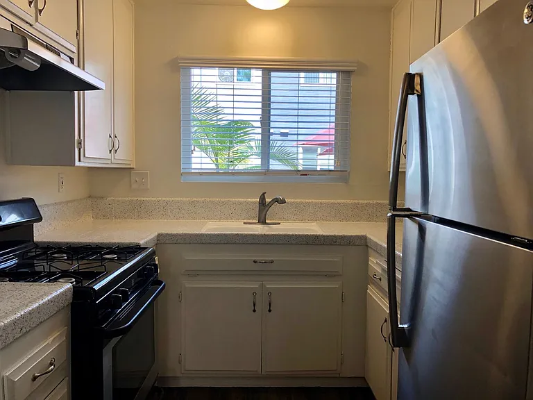Welcome to Garden Vista, located at 4121 Cherokee Ave in the delightful neighborhood of North Park. — Photo 3