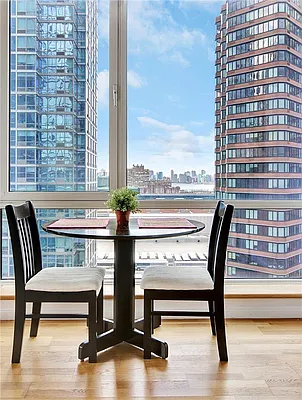 Rented by R New York | media 23