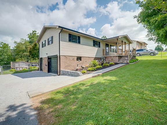 2nd image of 1403 Charity Hill Rd