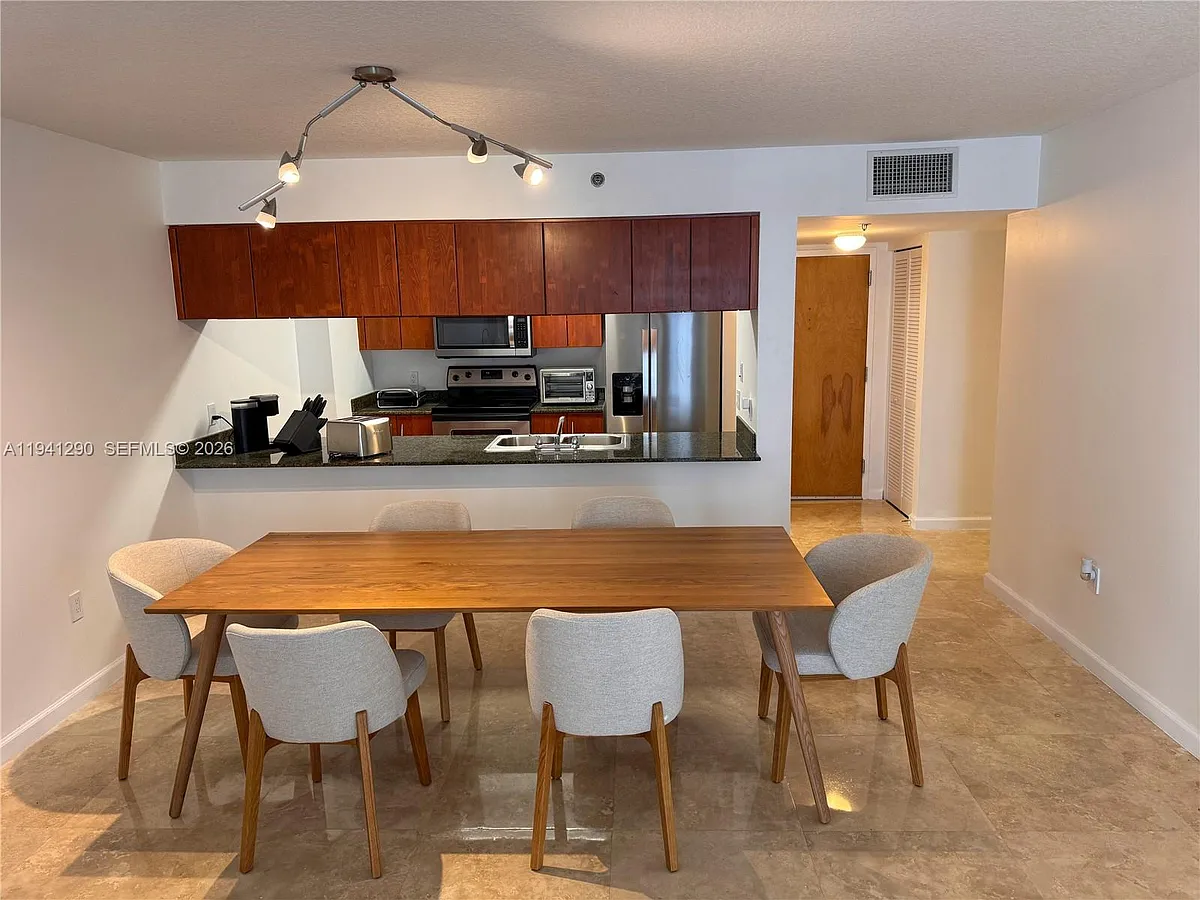 Building Photo - 1200 Brickell Bay Dr #1708
