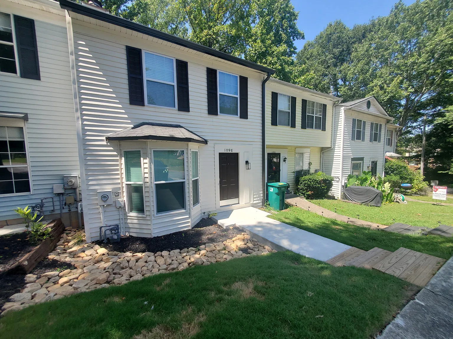 3 bed, 3.5 bath, 1800 sqft, $2,100 — Photo 2