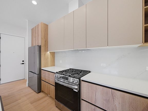3rd image of 1244 N Kedzie Ave #1