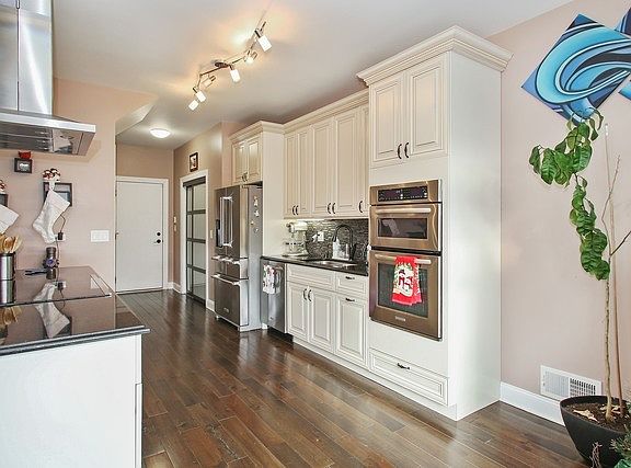 3rd image of 1137 Coventry Cir
