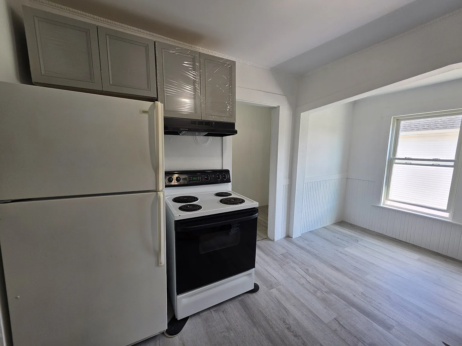 3 bed, 850 sqft, $1,950 — Photo 3