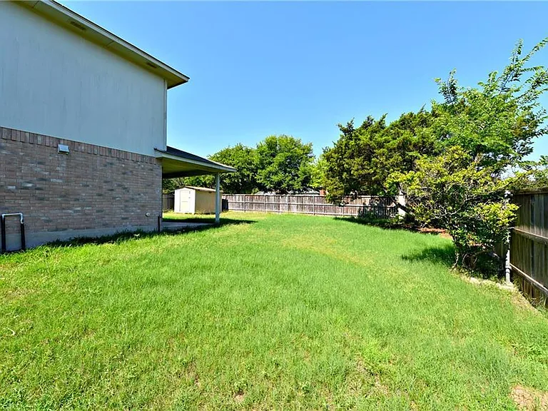 2813 Greenlee Dr — Photo 17