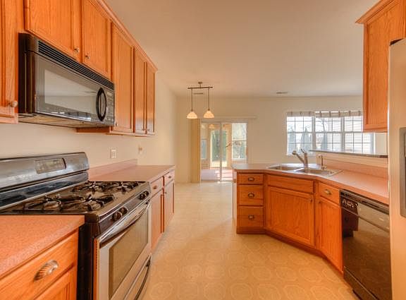 4th image of 1621 Schaller Ln